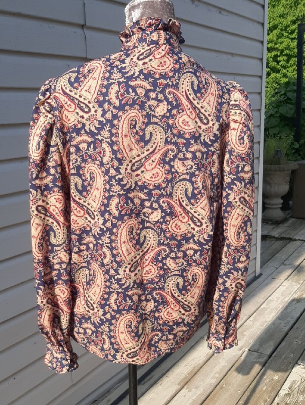 HAND-SEWN🧵70's STYLE Paisley High-Neck Blouse in Navy&Tan BUTTON-UP Fits M/L - Picture 6 of 10